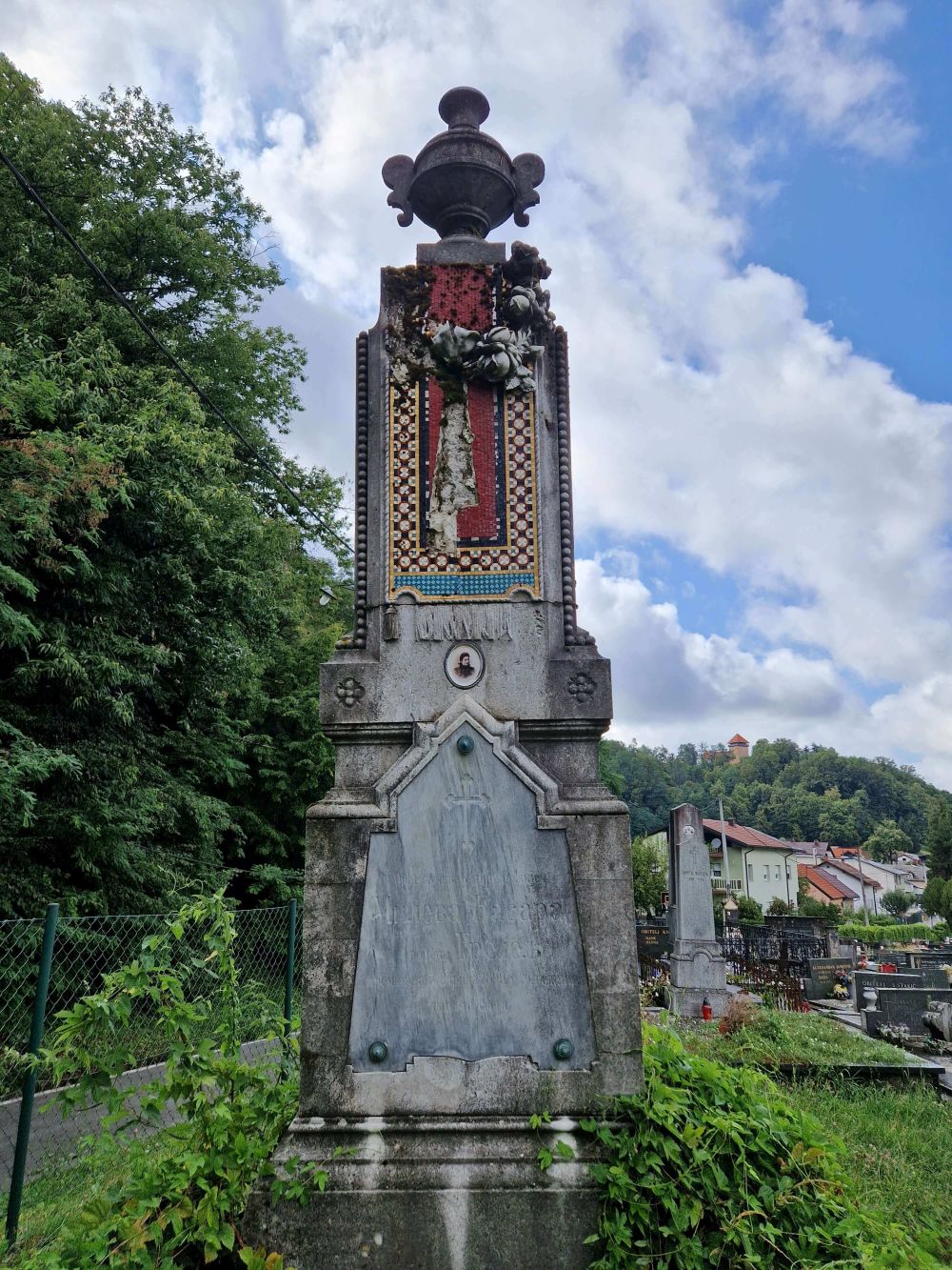 Karlovačka groblja